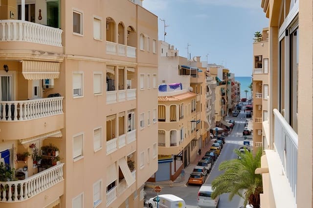 2 makuuhuone Huoneisto myytävänä paikassa Las Piscinas Naturales, Torrevieja mukana 
autotalli - 145 000 € (Ref: 9232109)