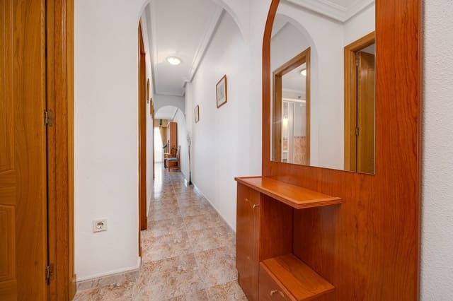 2 makuuhuone Huoneisto myytävänä paikassa Las Piscinas Naturales, Torrevieja mukana 
autotalli - 145 000 € (Ref: 9232109)