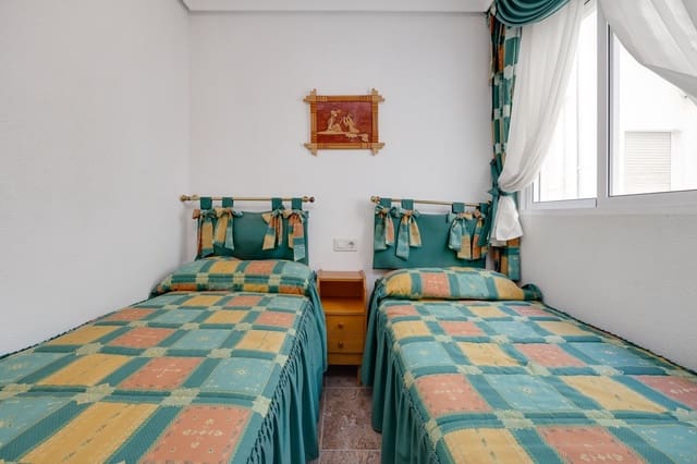 2 makuuhuone Huoneisto myytävänä paikassa Las Piscinas Naturales, Torrevieja mukana 
autotalli - 145 000 € (Ref: 9232109)