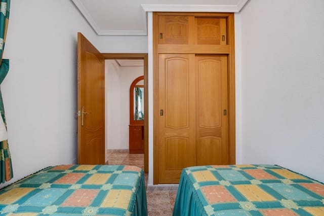 2 makuuhuone Huoneisto myytävänä paikassa Las Piscinas Naturales, Torrevieja mukana 
autotalli - 145 000 € (Ref: 9232109)