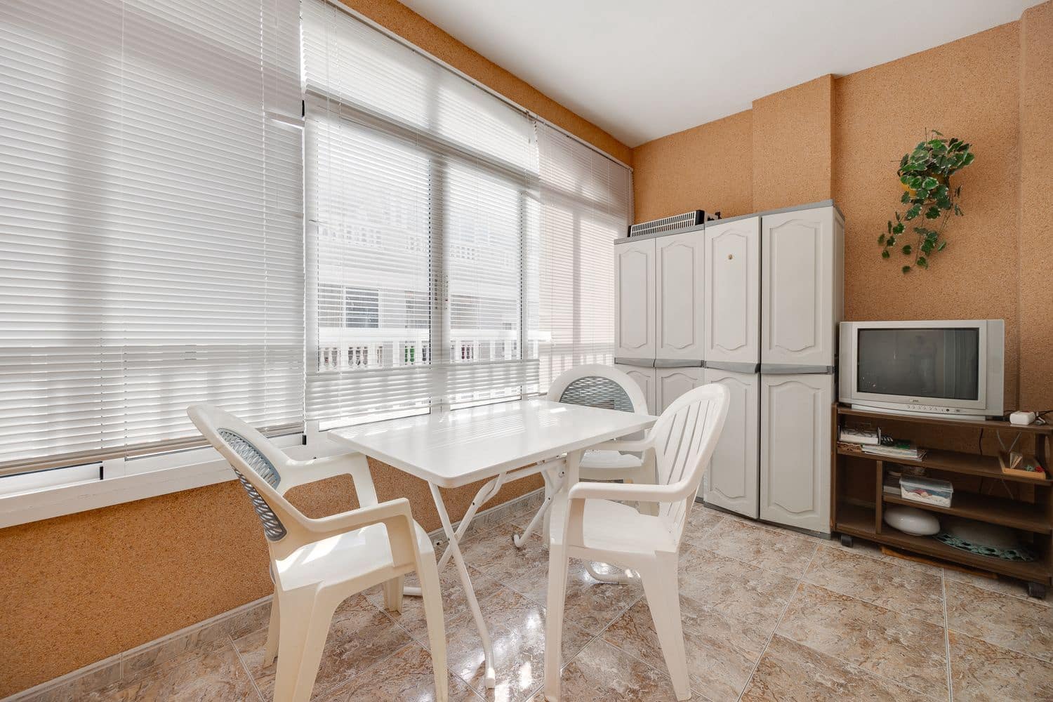 Apartamento de 2 habitaciones en Torrevieja en venta con garaje - 145.000 € (Ref: 9232109)