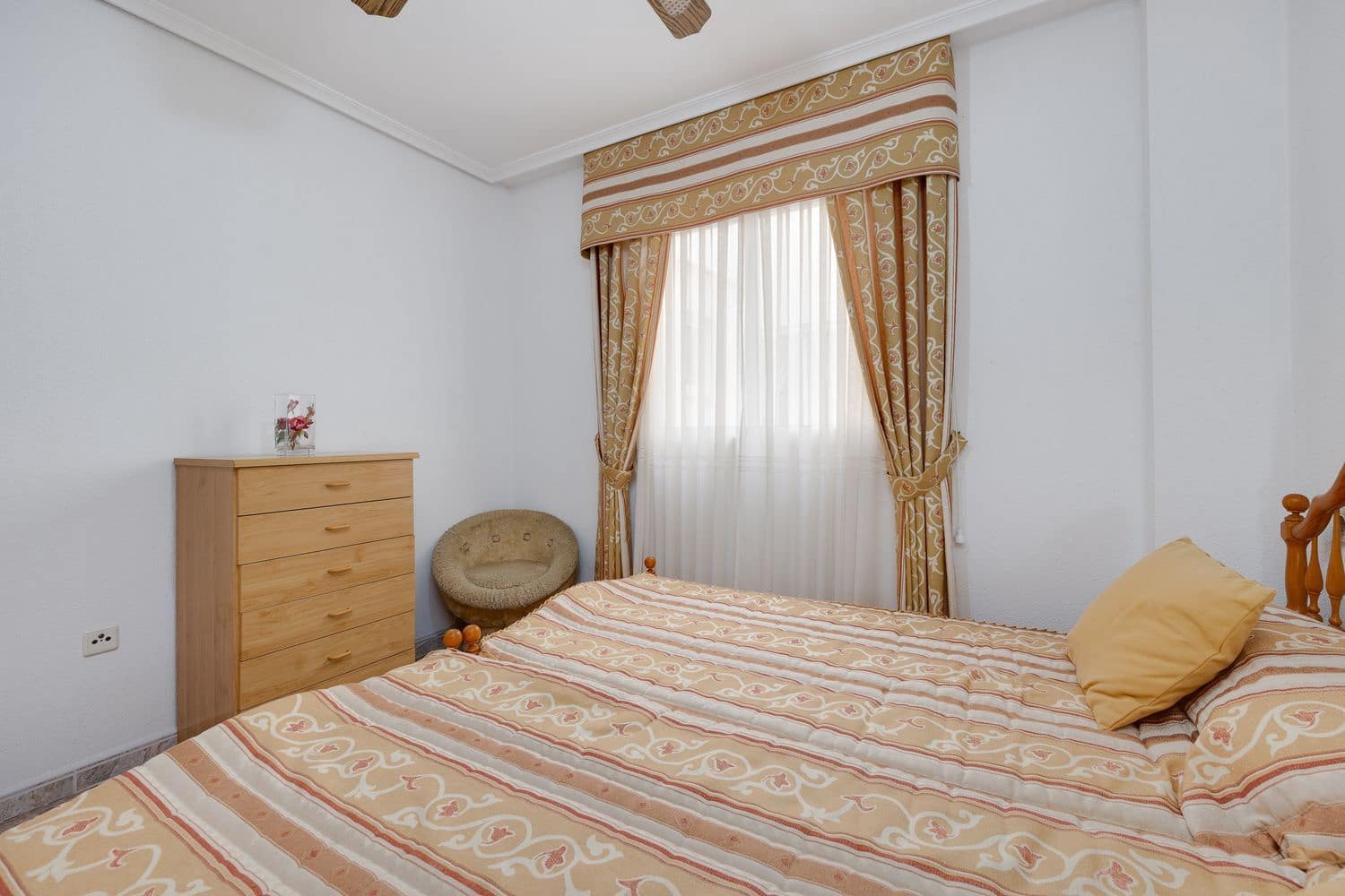 Apartamento de 2 habitaciones en Torrevieja en venta con garaje - 145.000 € (Ref: 9232109)