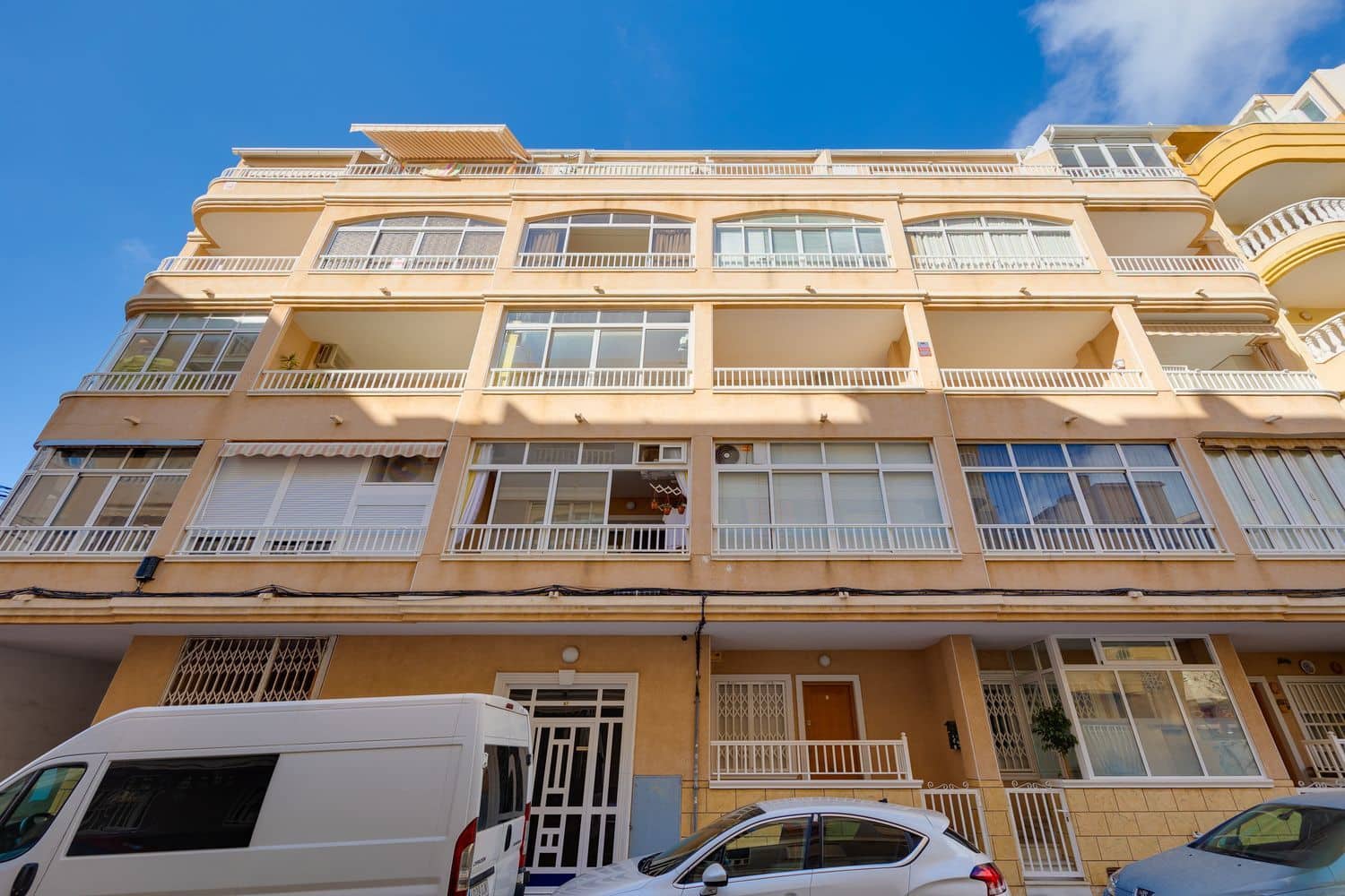 Apartamento de 2 habitaciones en Torrevieja en venta con garaje - 145.000 € (Ref: 9232109)