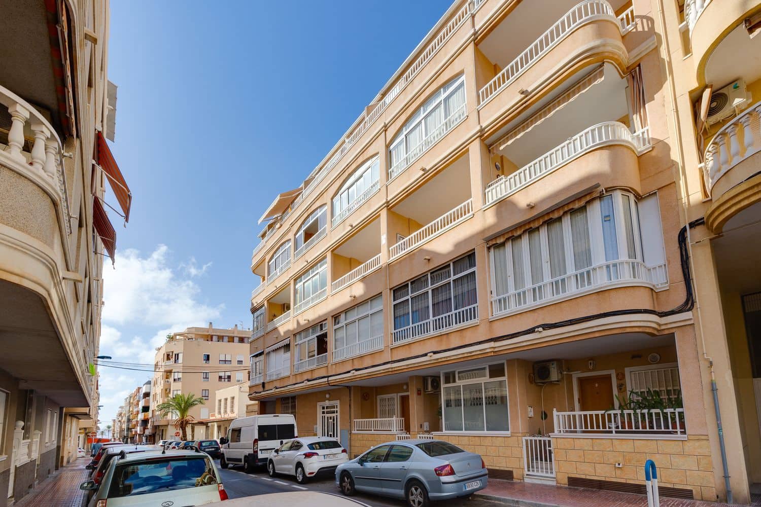Apartamento de 2 habitaciones en Torrevieja en venta con garaje - 145.000 € (Ref: 9232109)