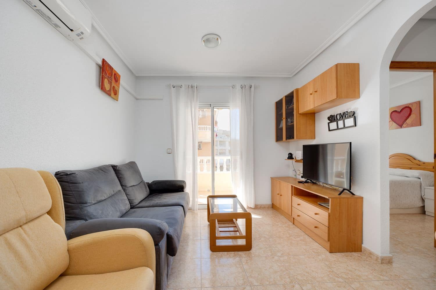 2 bedroom Apartment for sale in Torrevieja with pool - € 110,000 (Ref: 9251726)