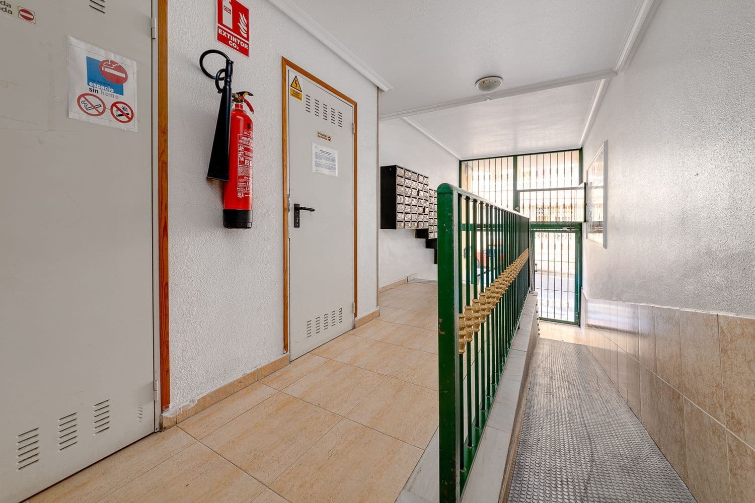 2 bedroom Apartment for sale in Torrevieja with pool - € 110,000 (Ref: 9251726)