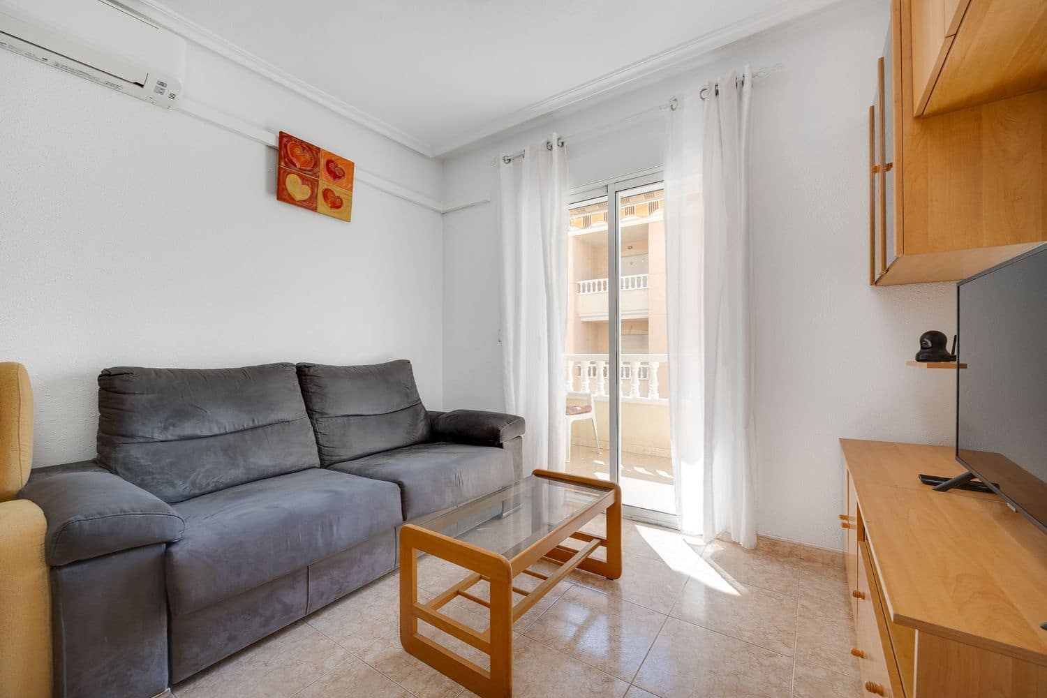 2 bedroom Apartment for sale in Torrevieja with pool - € 110,000 (Ref: 9251726)