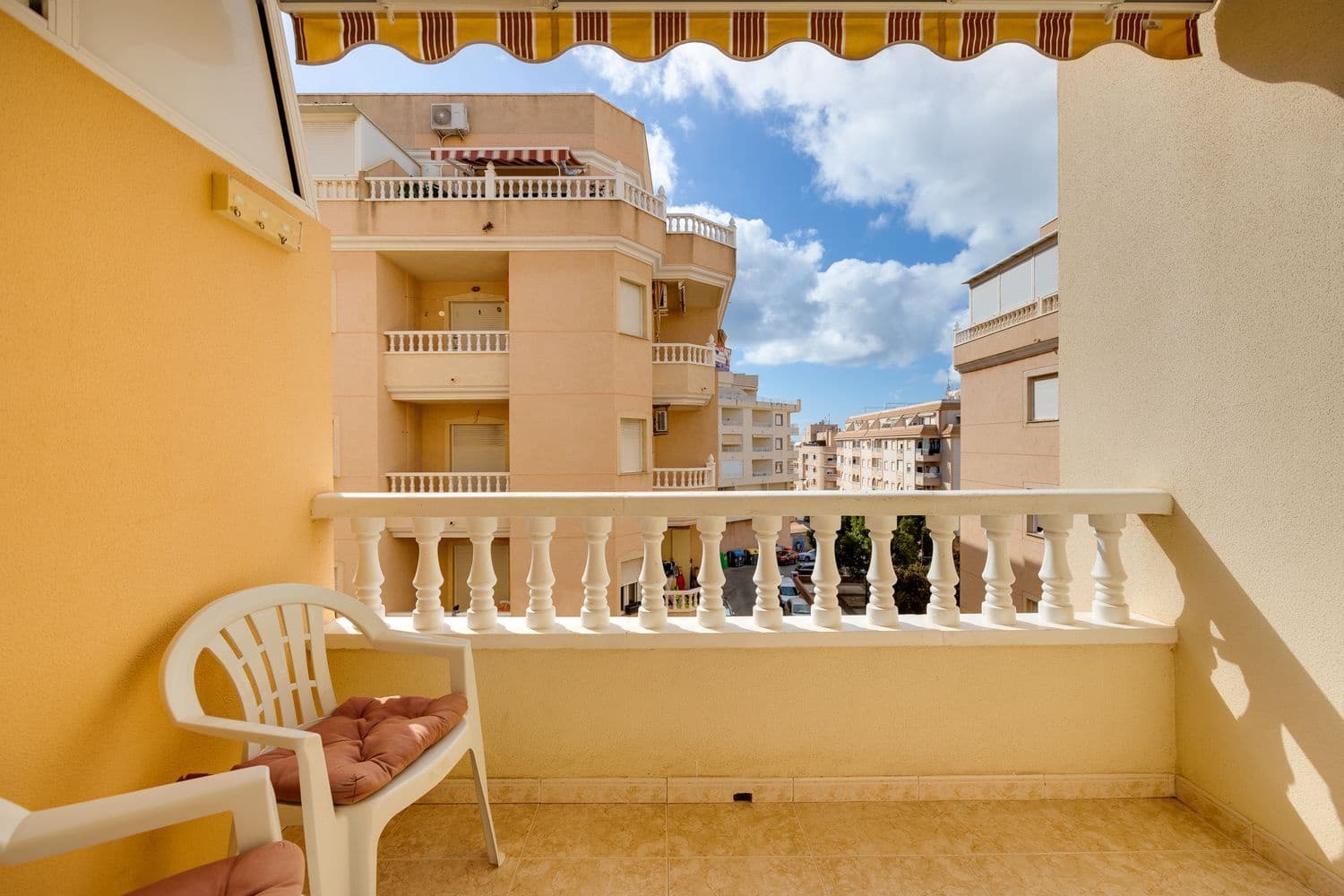 2 bedroom Apartment for sale in Torrevieja with pool - € 110,000 (Ref: 9251726)