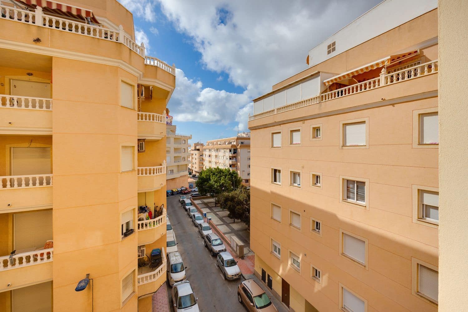 2 bedroom Apartment for sale in Torrevieja with pool - € 110,000 (Ref: 9251726)