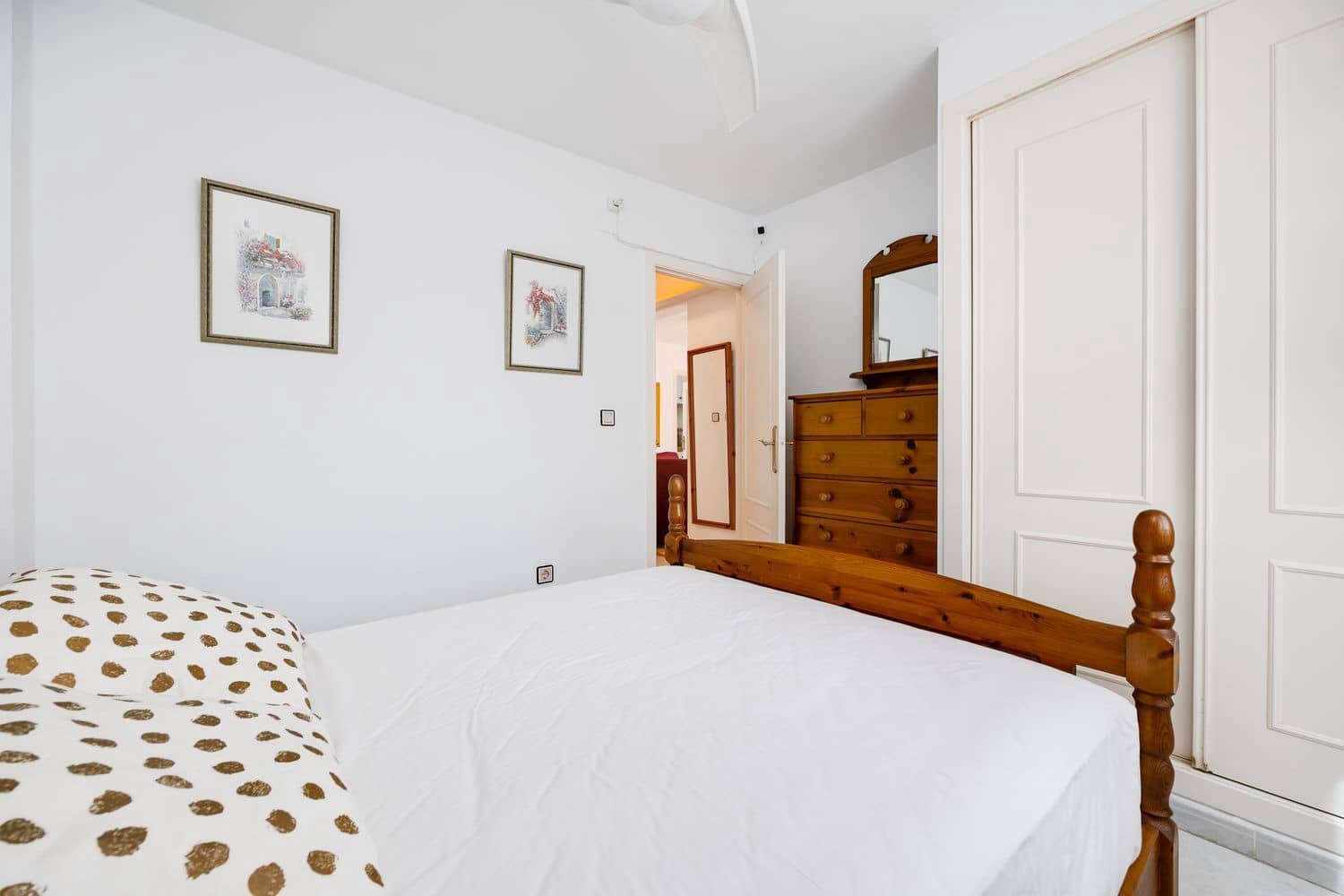 Casa de 2 habitaciones en Torrevieja en venta con piscina garaje - 135.000 € (Ref: 9256747)