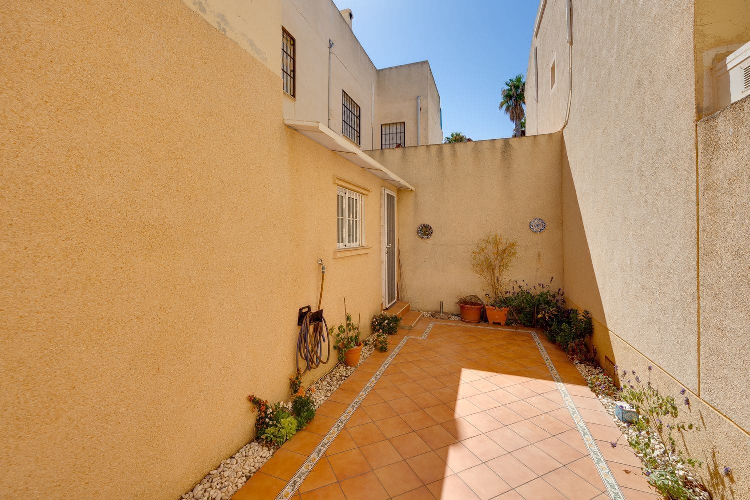 Casa de 2 habitaciones en Torrevieja en venta con piscina garaje - 135.000 € (Ref: 9256747)