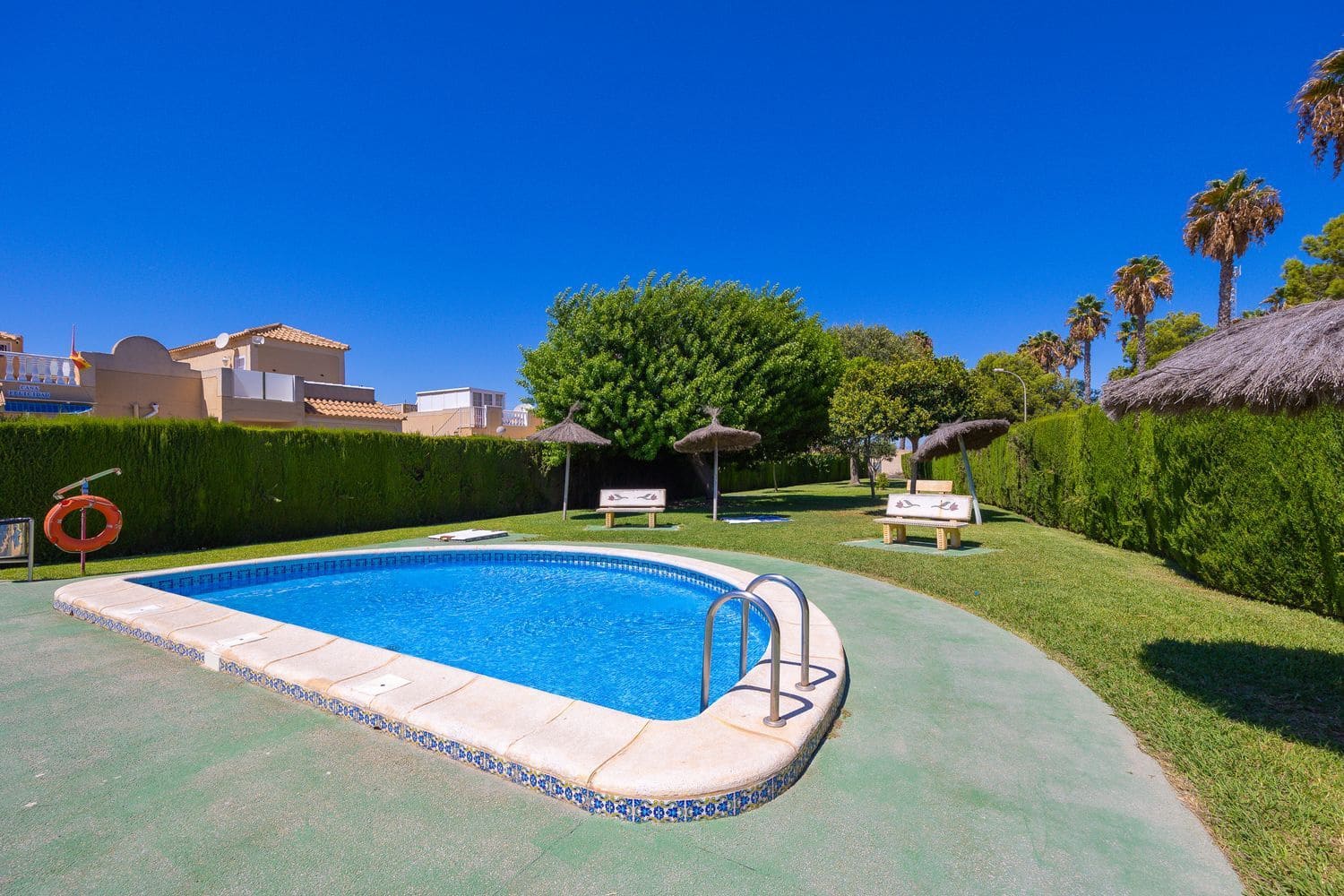 Casa de 2 habitaciones en Torrevieja en venta con piscina garaje - 135.000 € (Ref: 9256747)