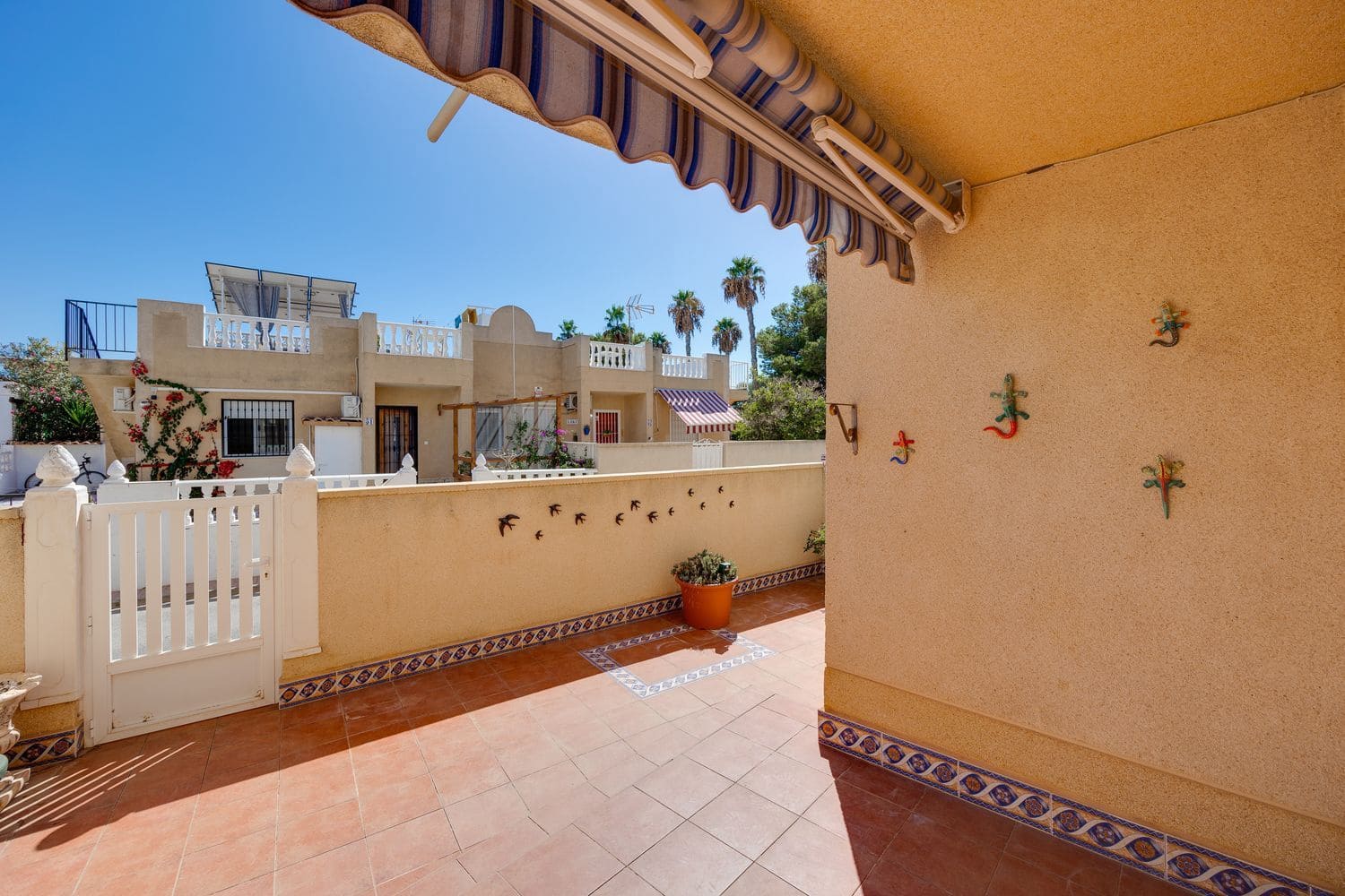 Casa de 2 habitaciones en Torrevieja en venta con piscina garaje - 135.000 € (Ref: 9256747)