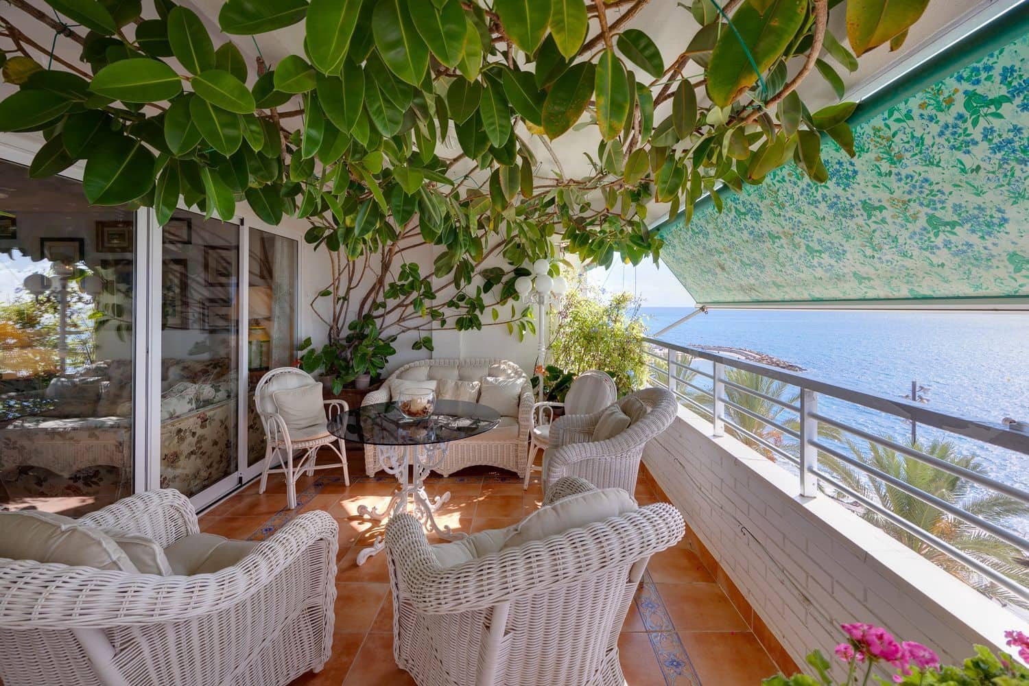 2 bedroom Apartment for sale in Torrevieja with garage - € 299,000 (Ref: 9275656)