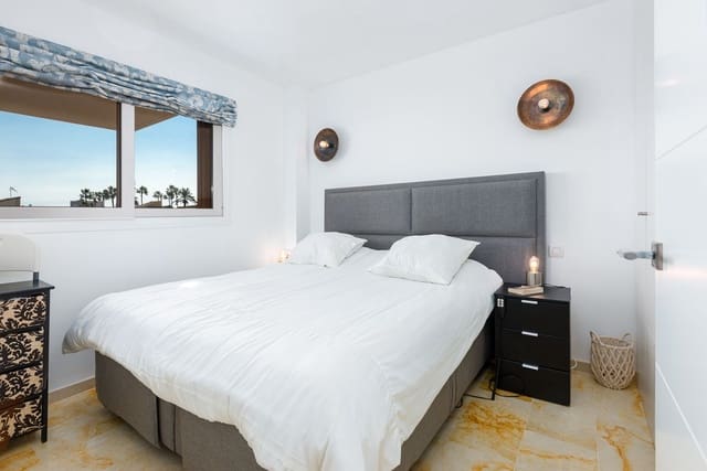 2 chambre Appartement à vendre à Punta Prima, Torrevieja avec piscine garage - 299 000 € (Ref: 9296498)