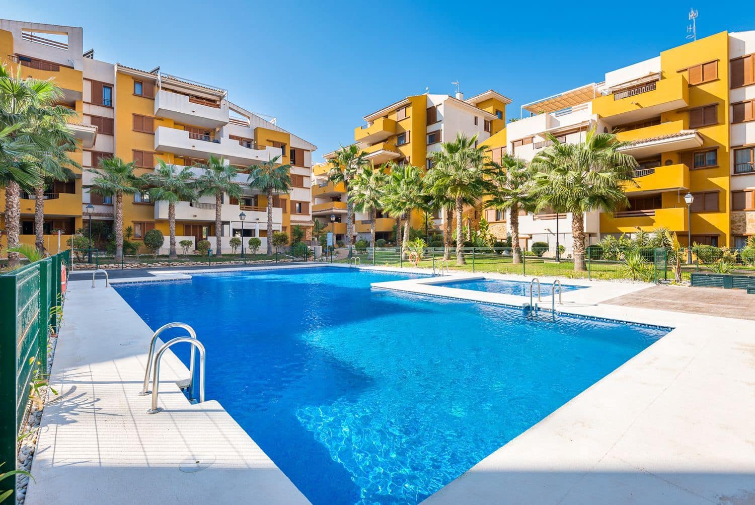 2 chambre Appartement à vendre à Punta Prima avec piscine garage - 299 000 € (Ref: 9296498)