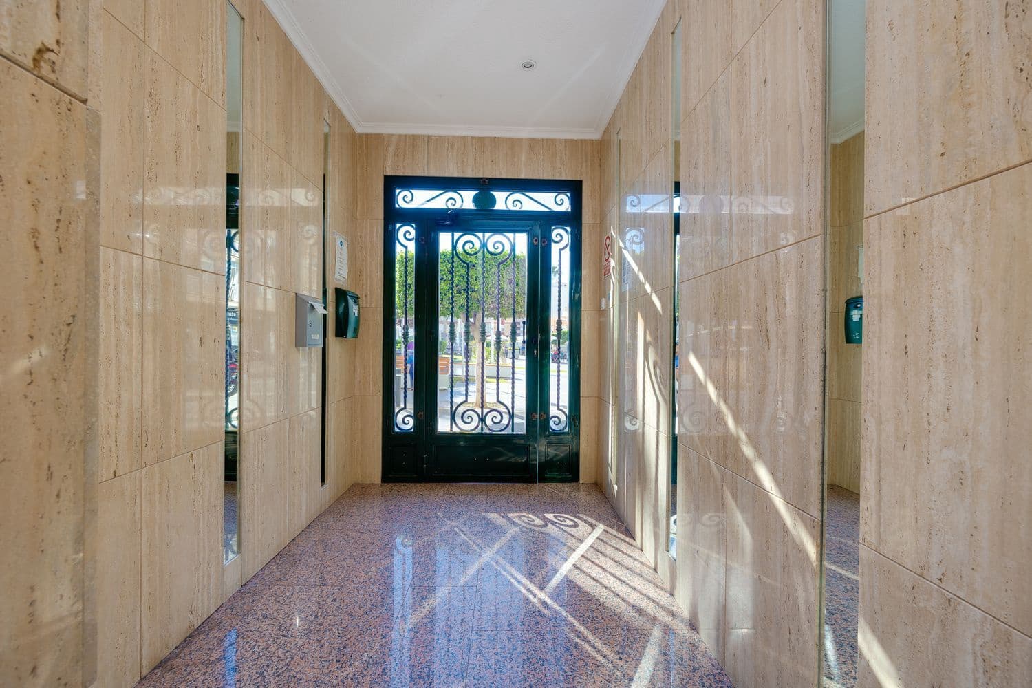 2 chambre Appartement à vendre à Torrevieja avec garage - 179 900 € (Ref: 9371201)