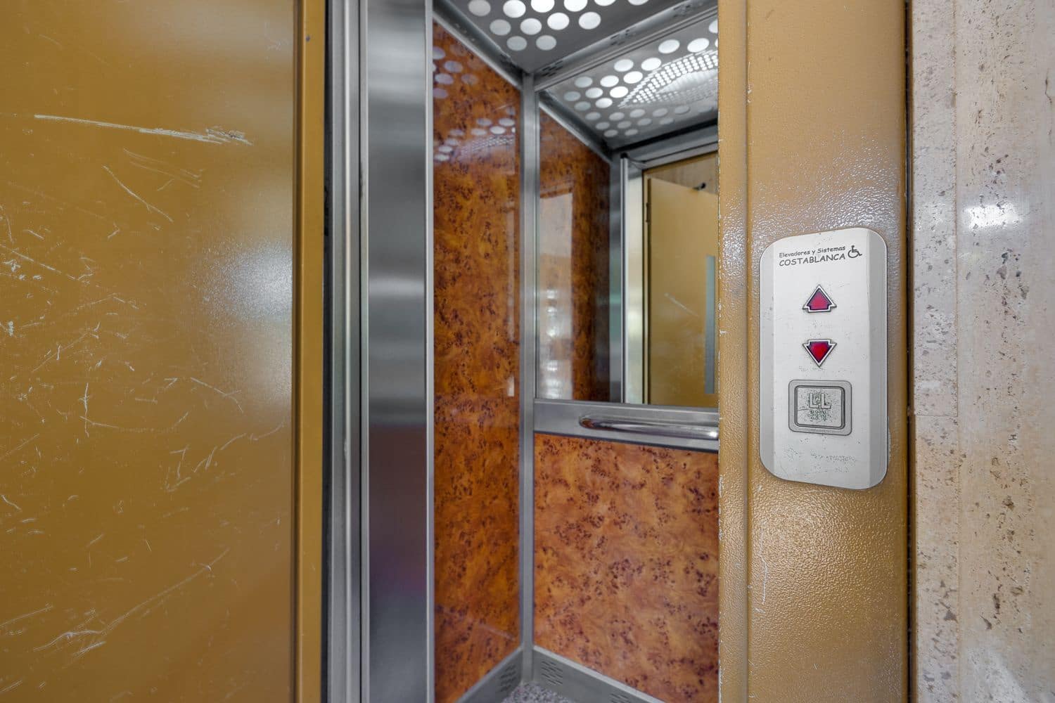 2 chambre Appartement à vendre à Torrevieja avec garage - 179 900 € (Ref: 9371201)