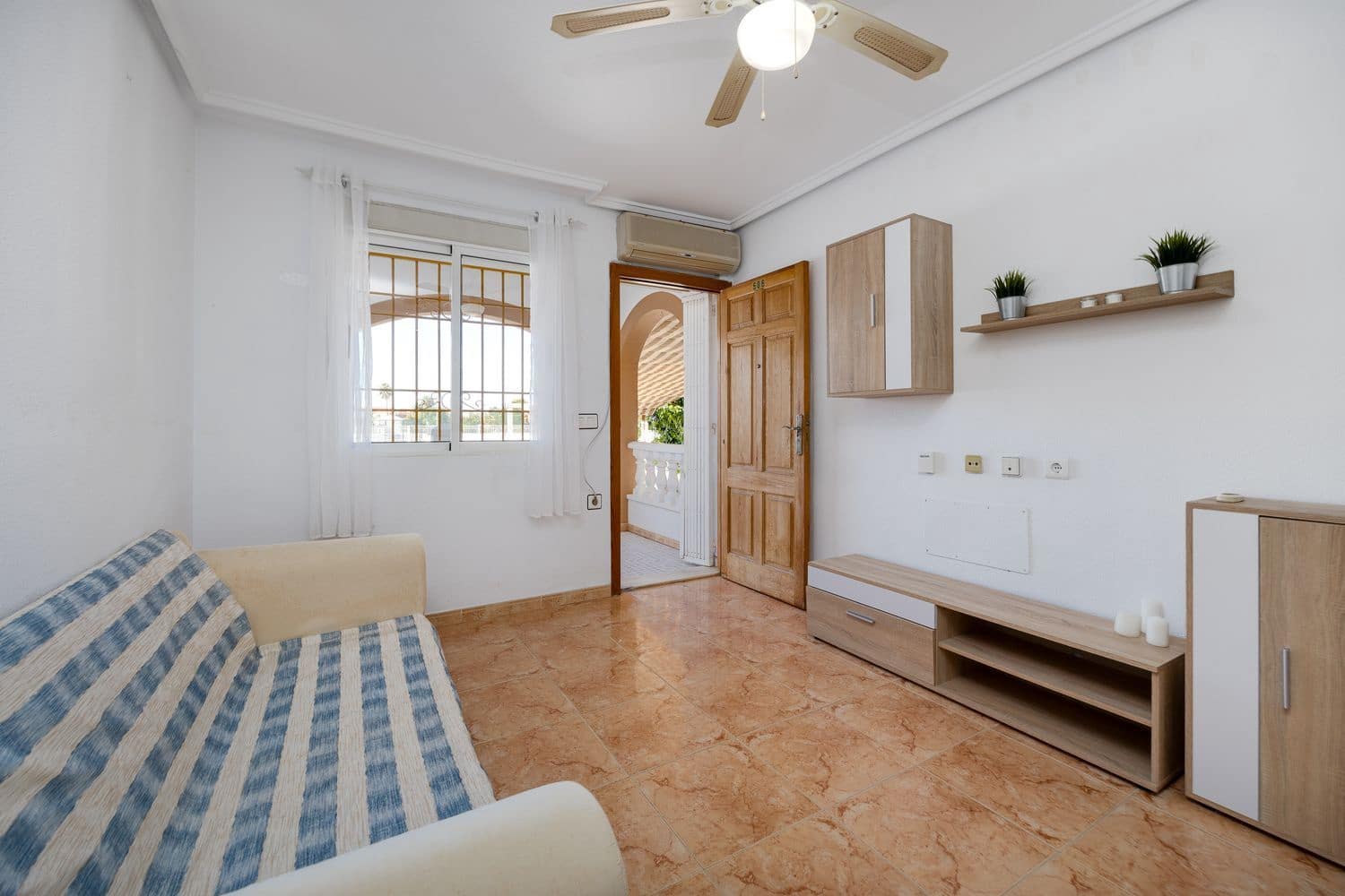 2 sypialnia Dom na sprzedaż w Torrevieja z basenem garażem - 119 900 € (Ref: 9382027)