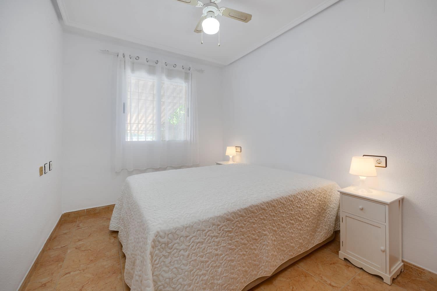 2 sypialnia Dom na sprzedaż w Torrevieja z basenem garażem - 119 900 € (Ref: 9382027)