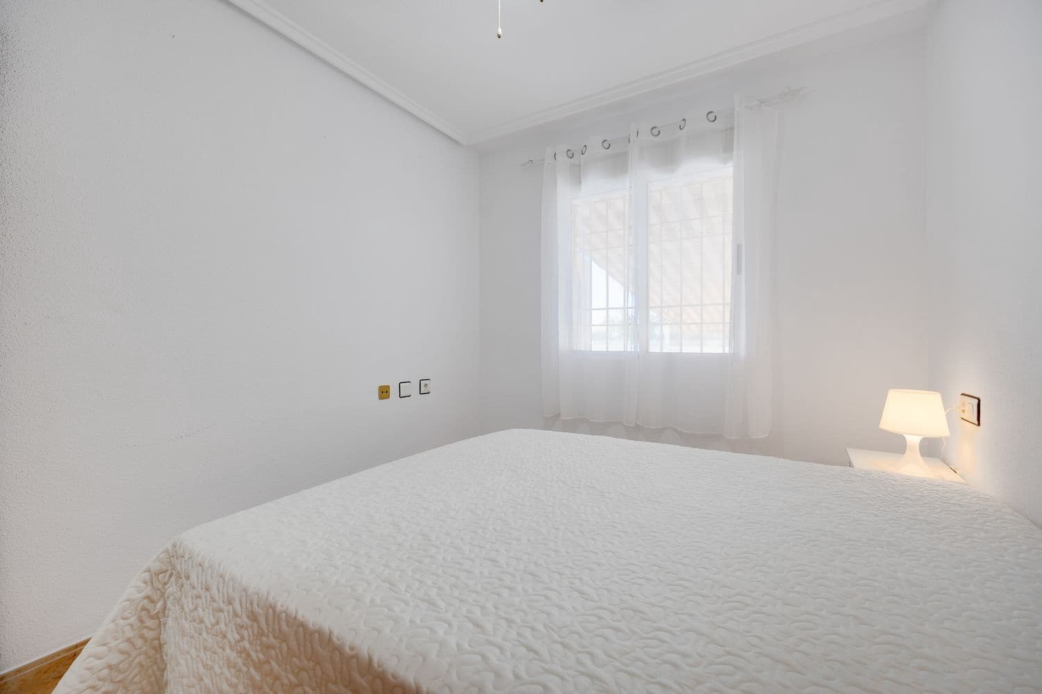 2 sypialnia Dom na sprzedaż w Torrevieja z basenem garażem - 119 900 € (Ref: 9382027)