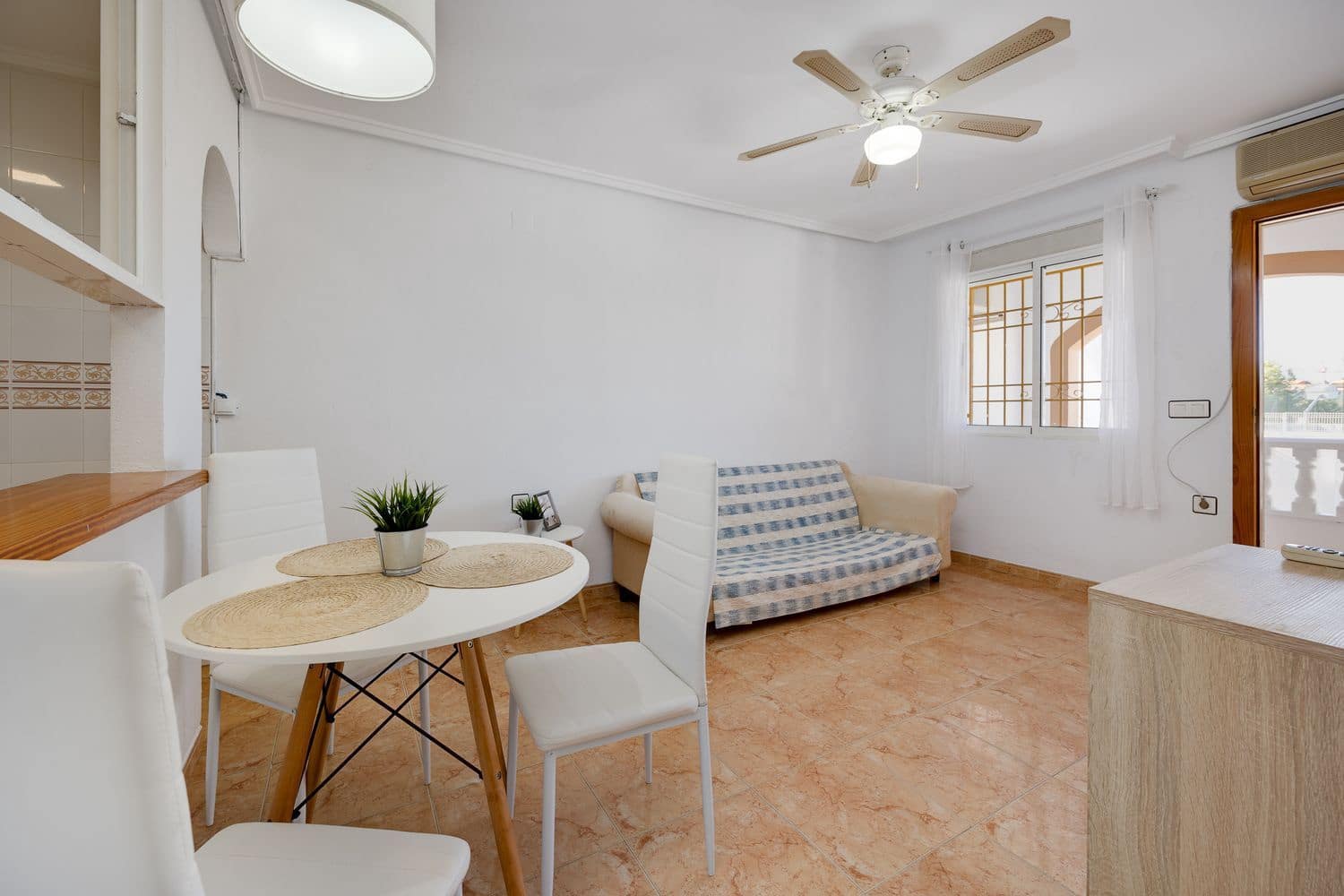 2 sypialnia Dom na sprzedaż w Torrevieja z basenem garażem - 119 900 € (Ref: 9382027)