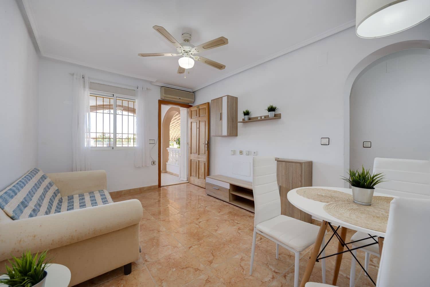 2 sypialnia Dom na sprzedaż w Torrevieja z basenem garażem - 119 900 € (Ref: 9382027)