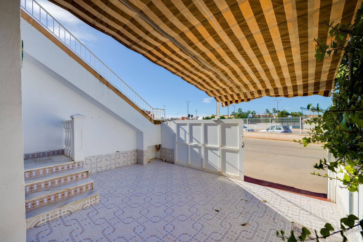 2 sypialnia Dom na sprzedaż w Torrevieja z basenem garażem - 119 900 € (Ref: 9382027)