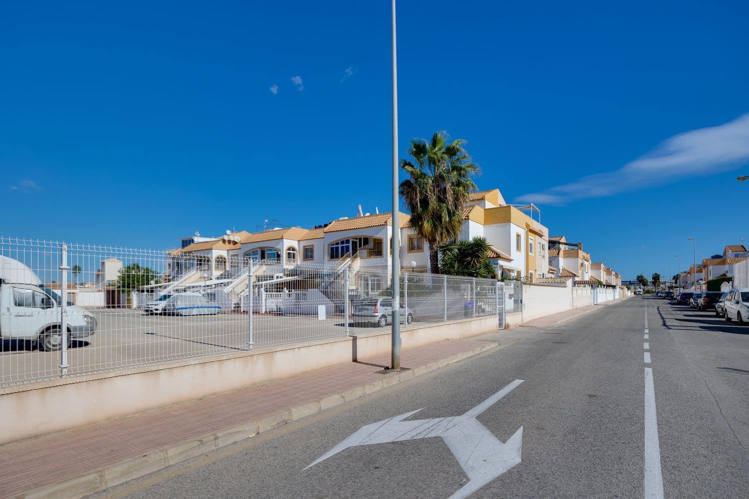 2 sypialnia Dom na sprzedaż w Torrevieja z basenem garażem - 119 900 € (Ref: 9382027)