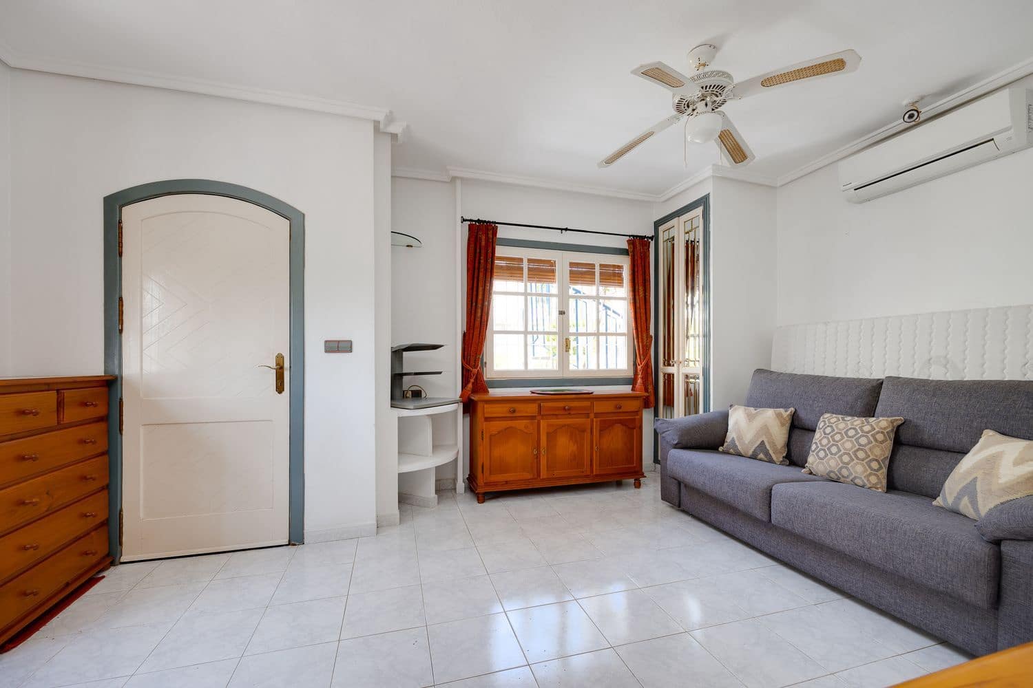 Hus till salu i Torrevieja med pool garage - 115 000 € (Ref: 9390026)