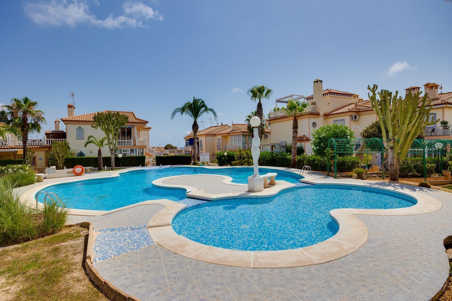 Hus till salu i Torrevieja med pool garage - 115 000 € (Ref: 9390026)