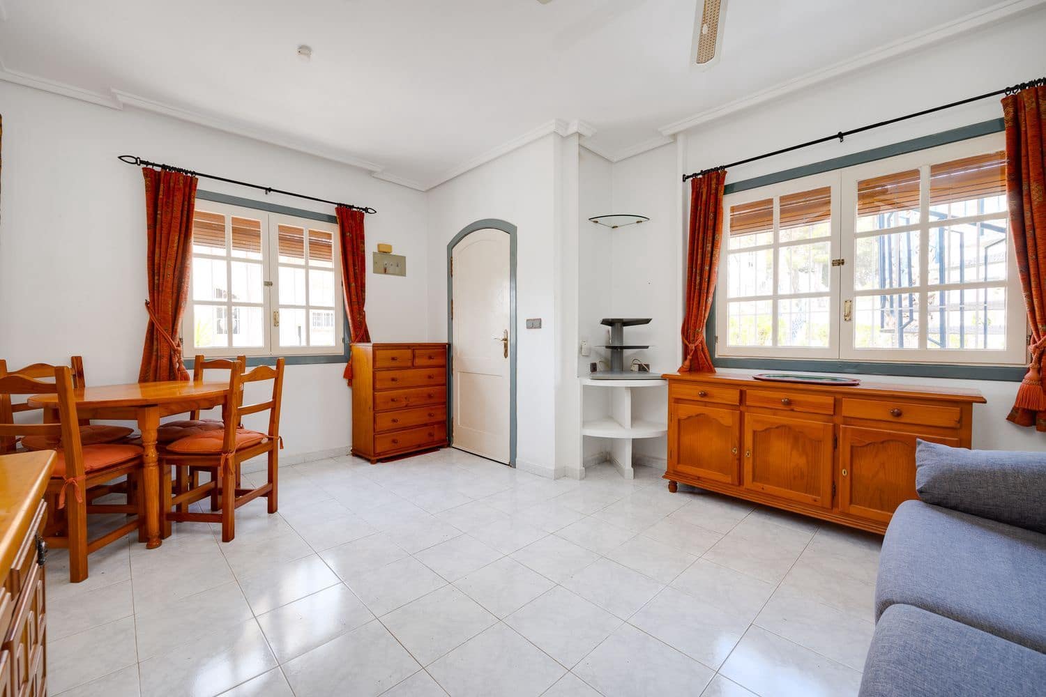 Hus till salu i Torrevieja med pool garage - 115 000 € (Ref: 9390026)