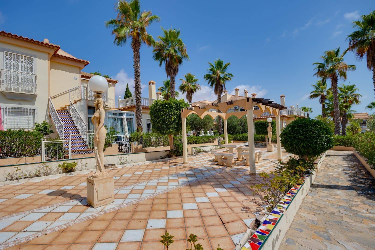 Hus till salu i Torrevieja med pool garage - 115 000 € (Ref: 9390026)