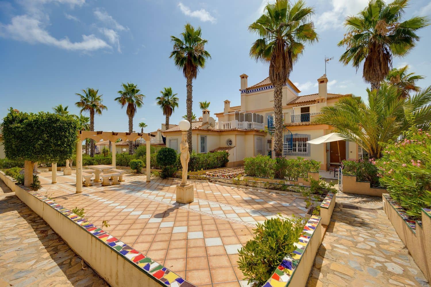 Hus till salu i Torrevieja med pool garage - 115 000 € (Ref: 9390026)