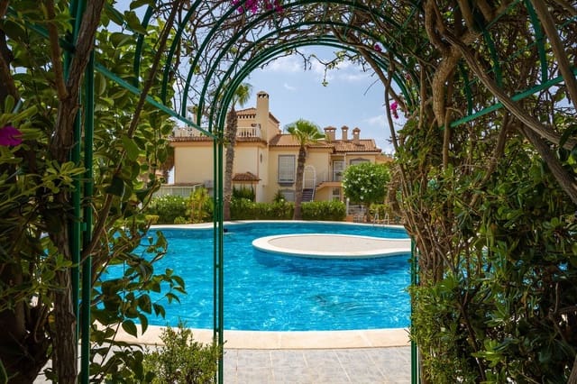 Hus till salu i Los Balcones - Los Altos, Torrevieja med pool garage - 115 000 € (Ref: 9390026)