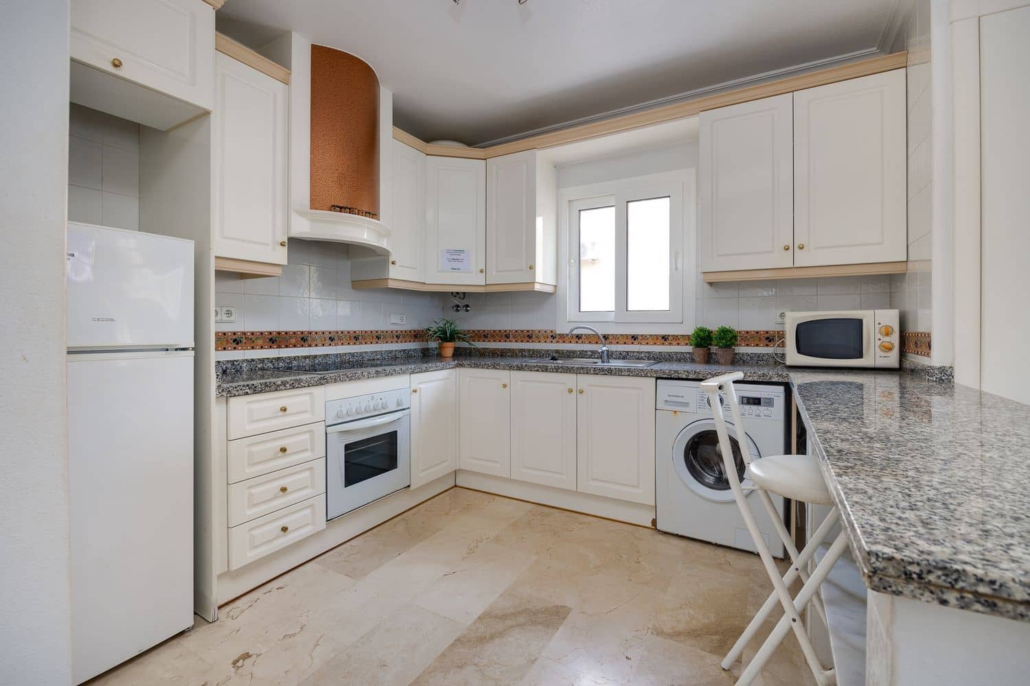 2 soveværelse Lejlighed til salg i Orihuela Costa med swimmingpool garage - € 189.000 (Ref: 9395580)