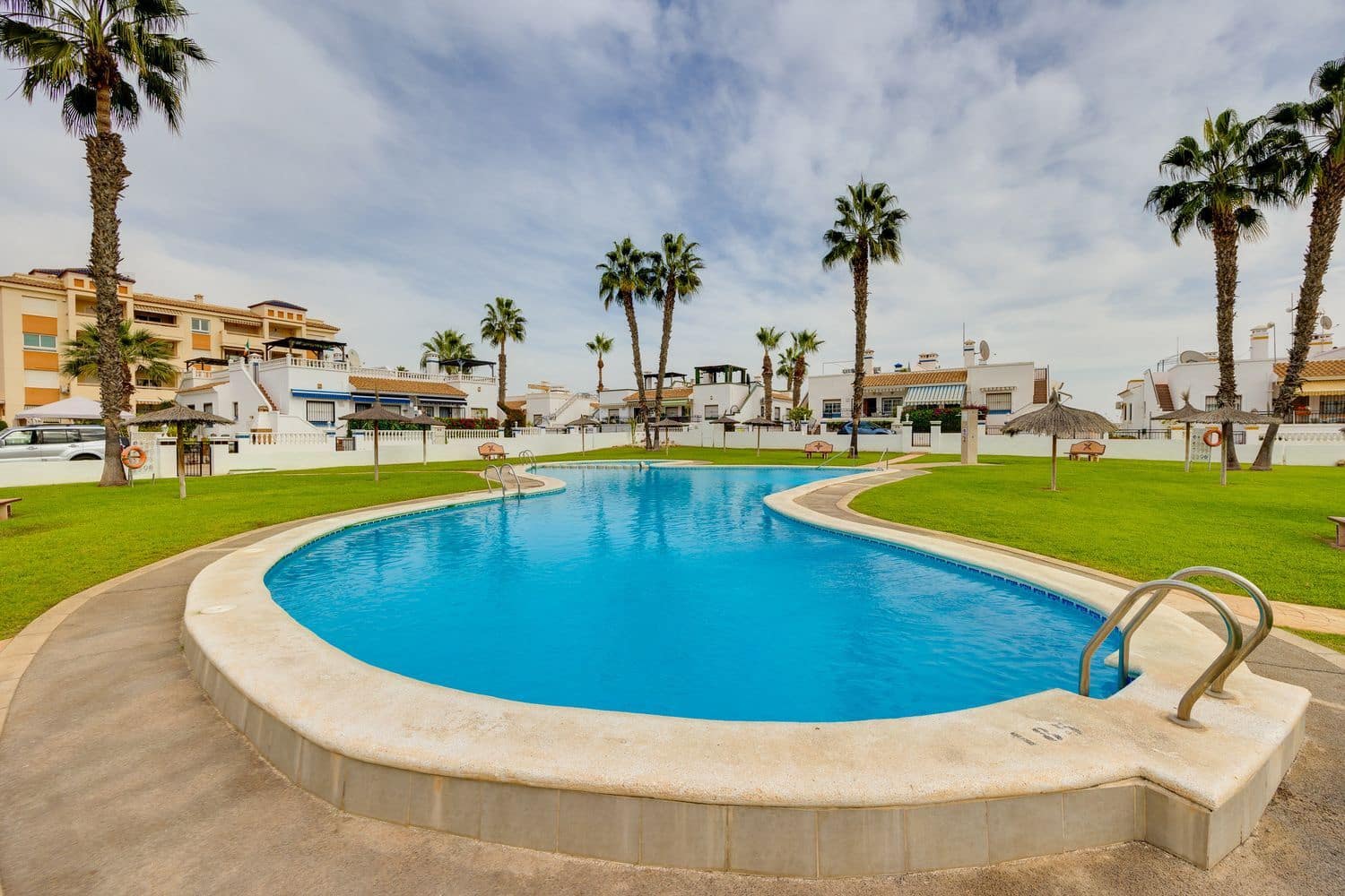 2 soveværelse Lejlighed til salg i Orihuela Costa med swimmingpool garage - € 189.000 (Ref: 9395580)
