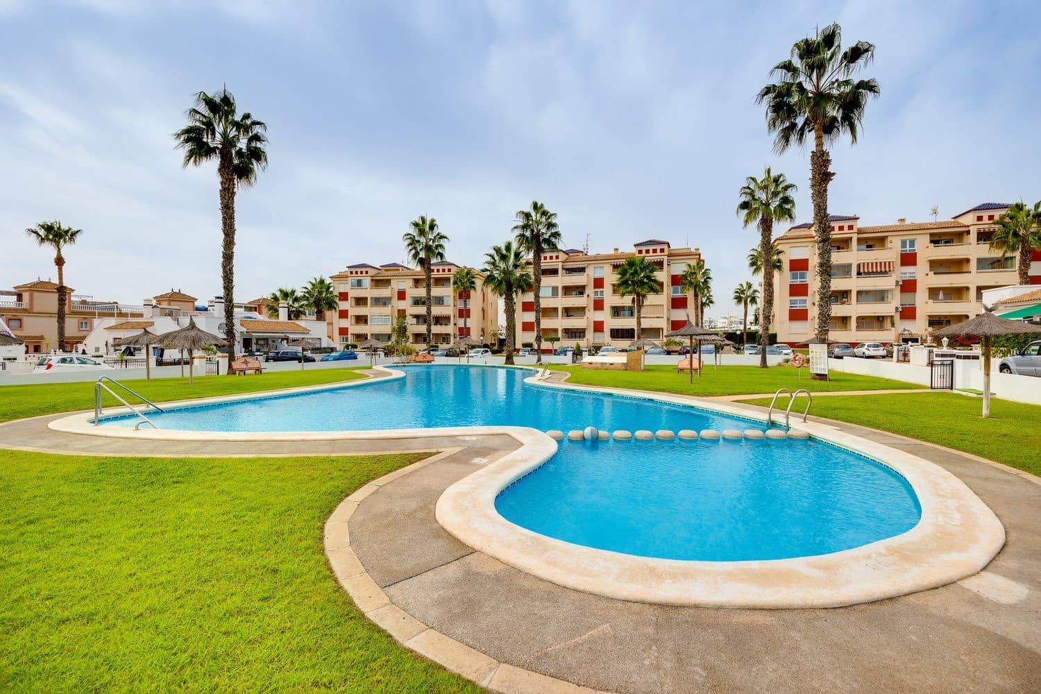 2 soveværelse Lejlighed til salg i Orihuela Costa med swimmingpool garage - € 189.000 (Ref: 9395580)