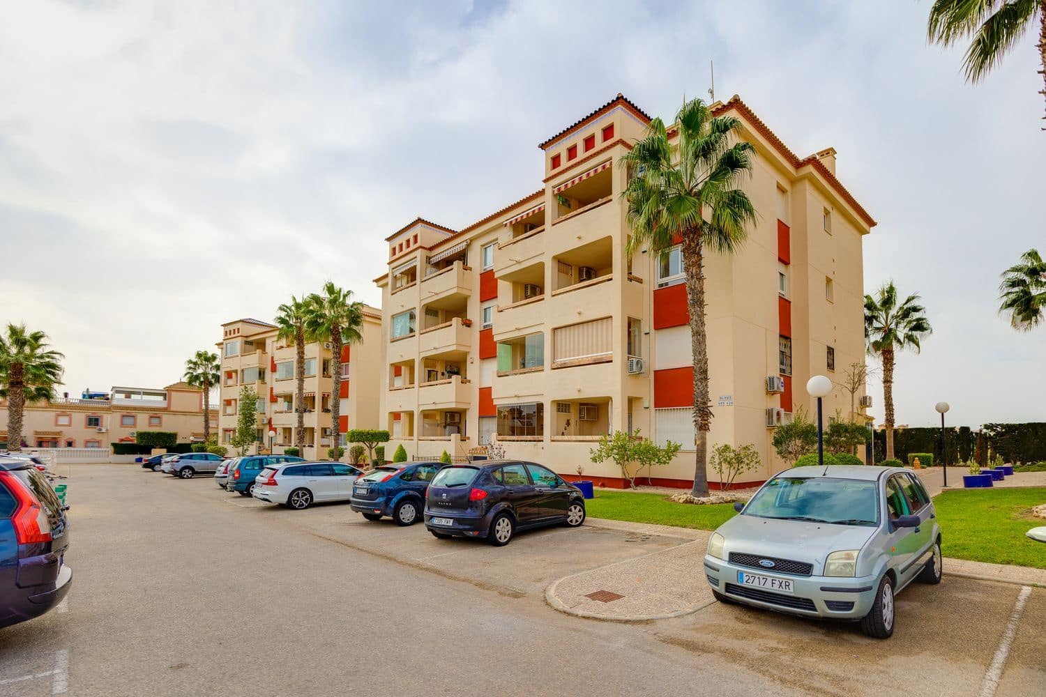 2 soveværelse Lejlighed til salg i Orihuela Costa med swimmingpool garage - € 189.000 (Ref: 9395580)