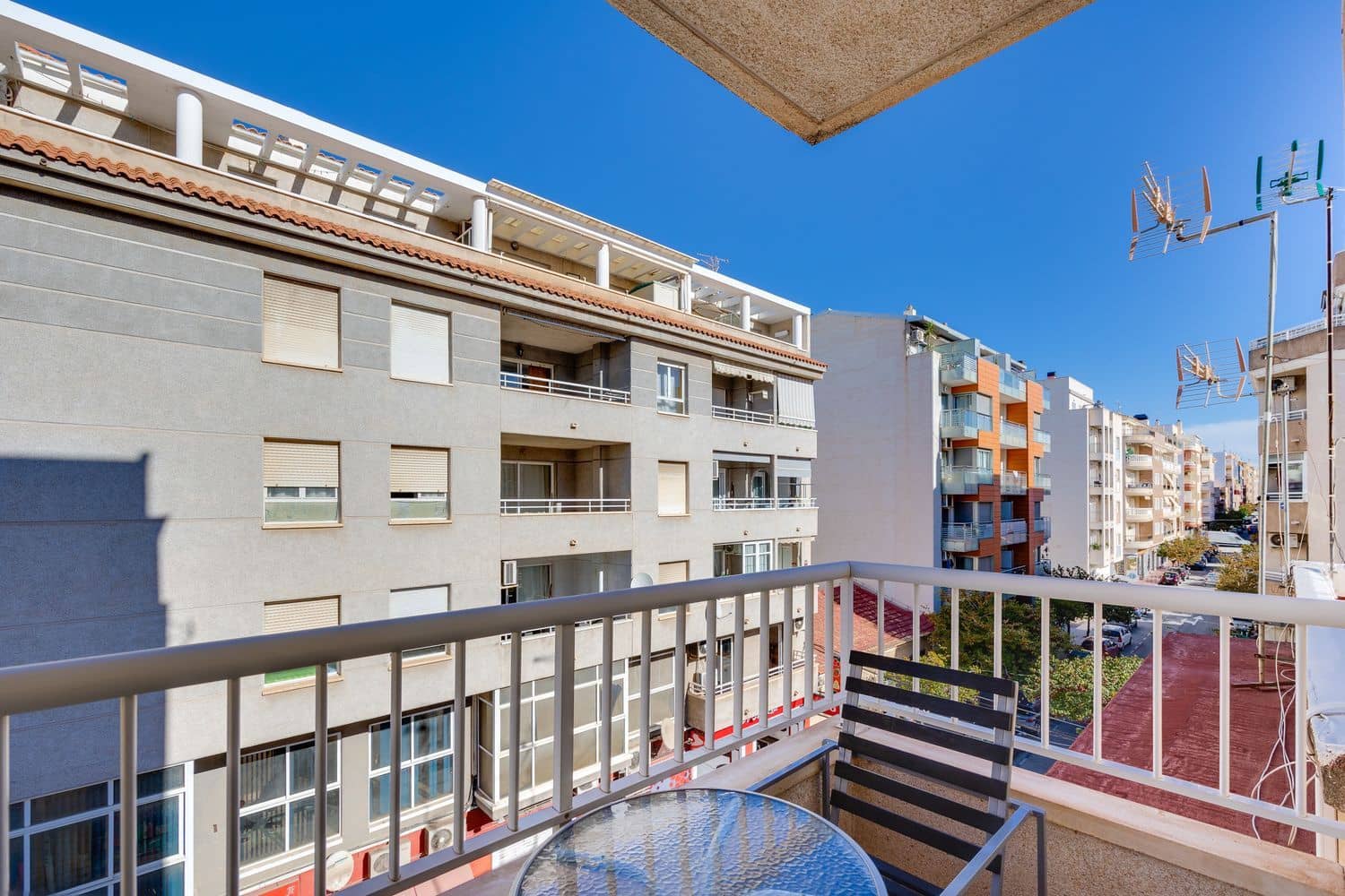 2 soveværelse Lejlighed til salg i Torrevieja med garage - € 119.500 (Ref: 9397993)