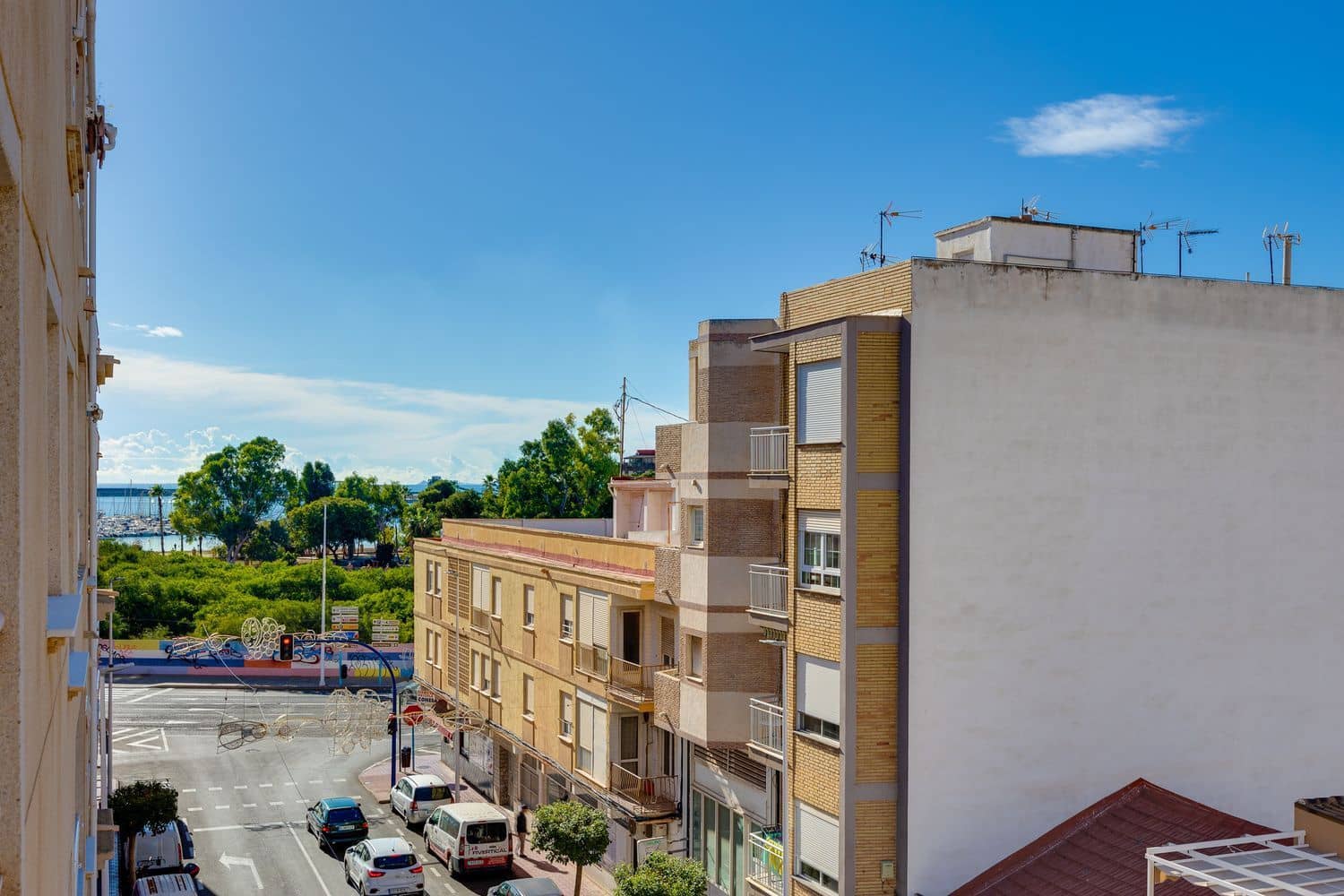 2 soveværelse Lejlighed til salg i Torrevieja med garage - € 119.500 (Ref: 9397993)