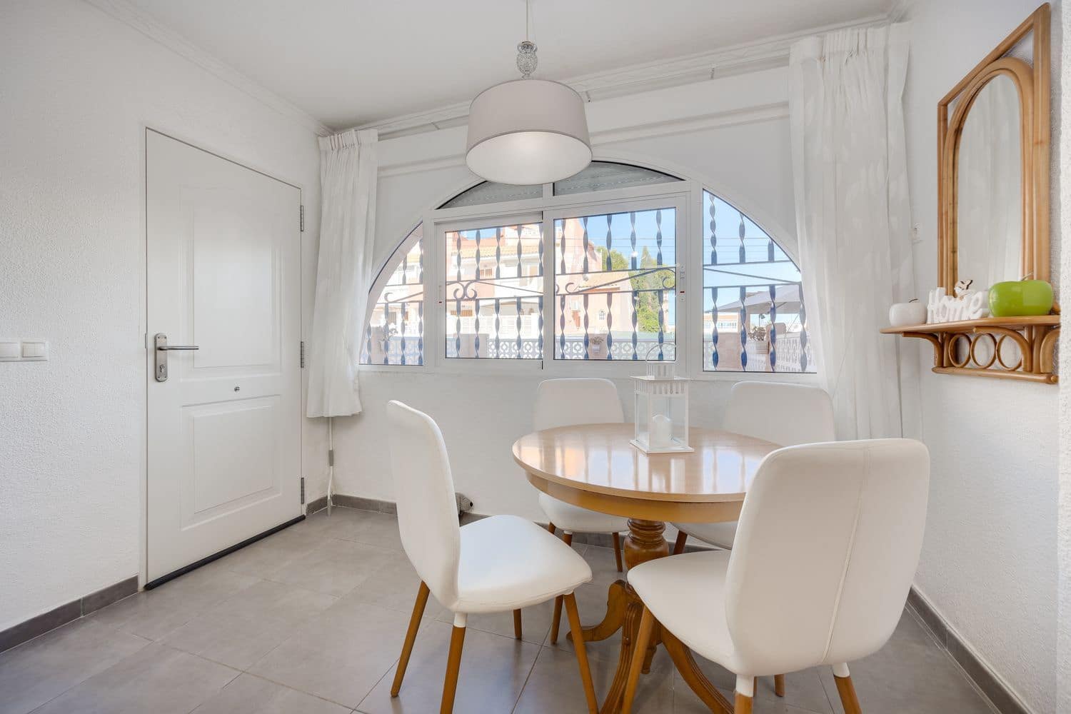 2 bedroom Townhouse for sale in Torrevieja with garage - € 160,000 (Ref: 9400382)