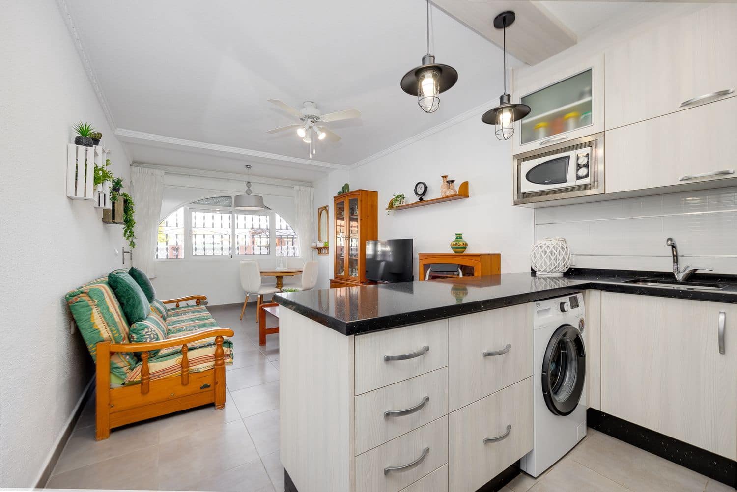 2 bedroom Townhouse for sale in Torrevieja with garage - € 160,000 (Ref: 9400382)