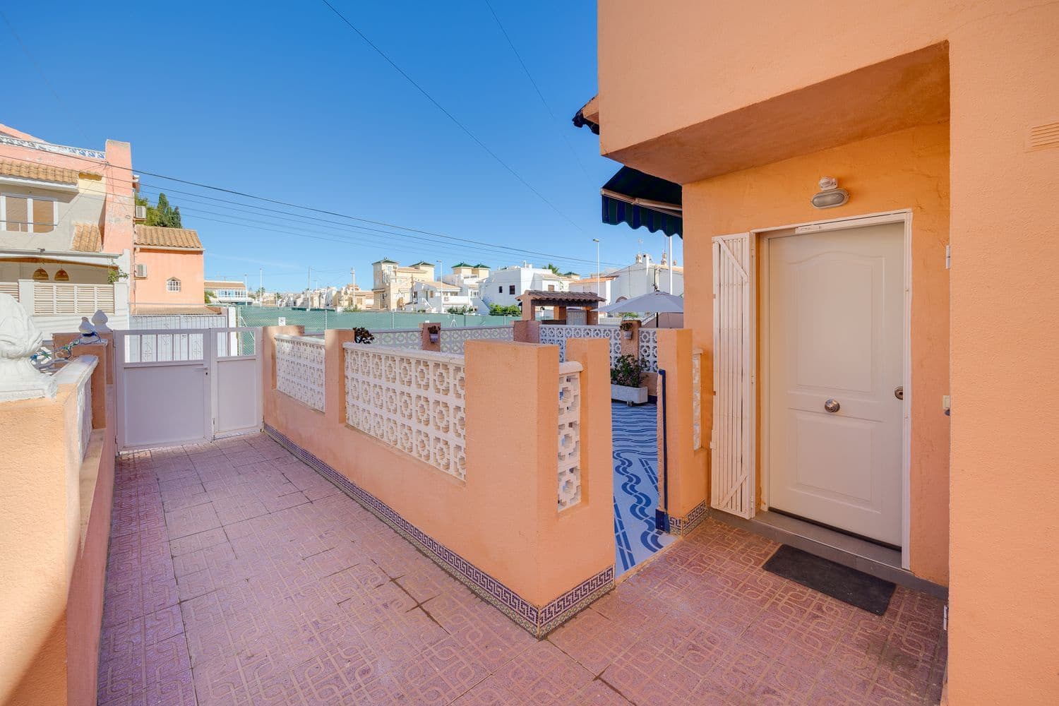 2 bedroom Townhouse for sale in Torrevieja with garage - € 160,000 (Ref: 9400382)