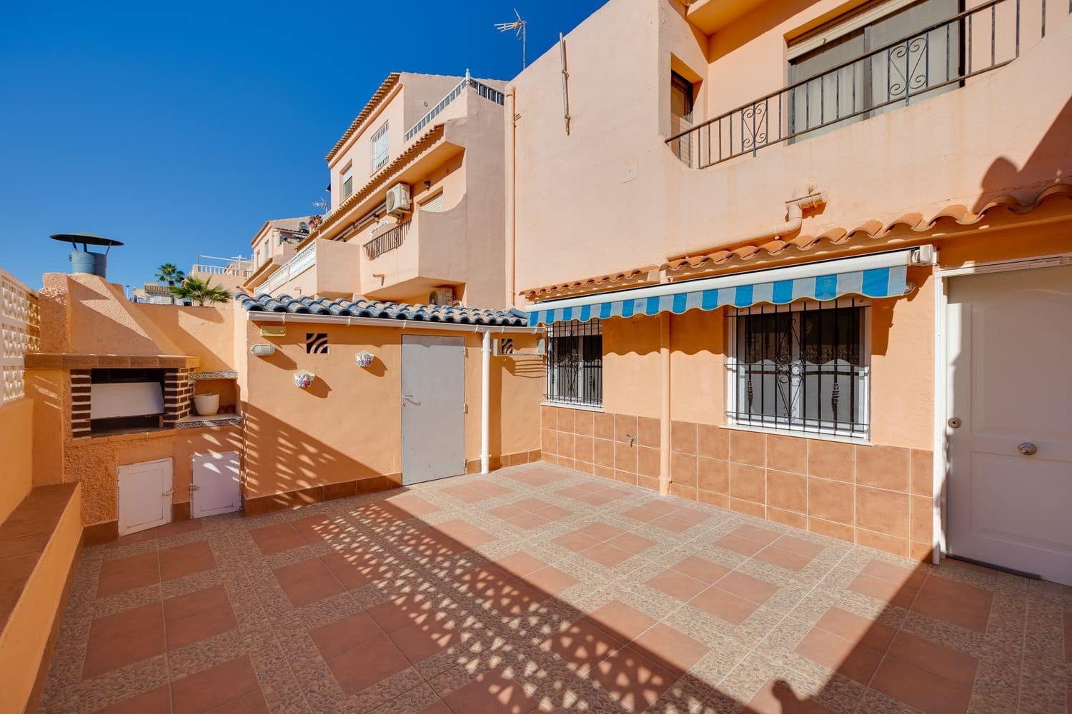2 bedroom Townhouse for sale in Torrevieja with garage - € 160,000 (Ref: 9400382)
