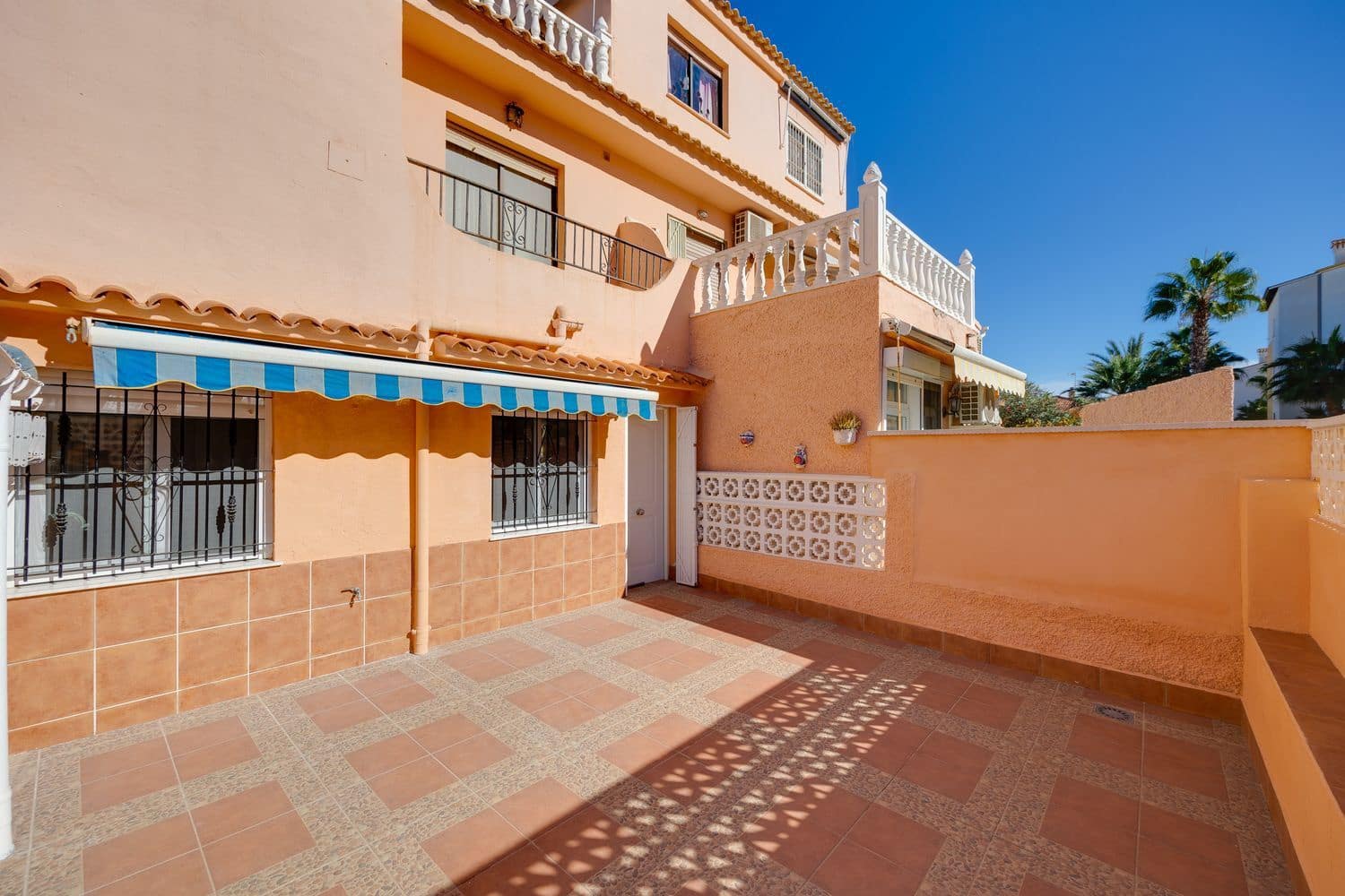 2 bedroom Townhouse for sale in Torrevieja with garage - € 160,000 (Ref: 9400382)