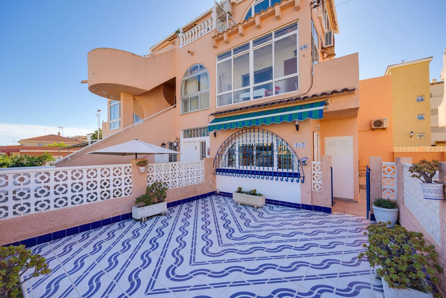 2 bedroom Townhouse for sale in Torrevieja with garage - € 160,000 (Ref: 9400382)