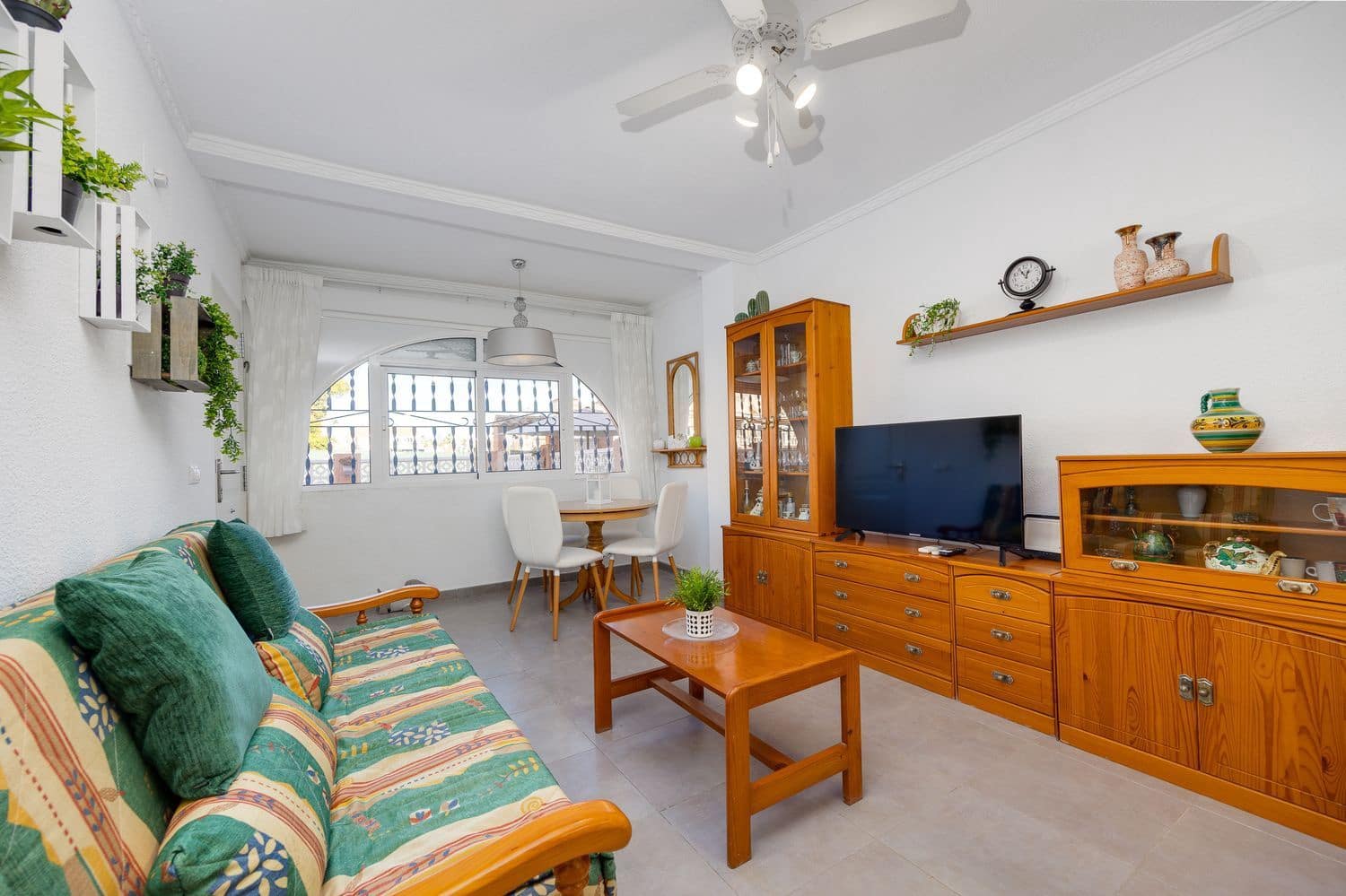 2 bedroom Townhouse for sale in Torrevieja with garage - € 160,000 (Ref: 9400382)