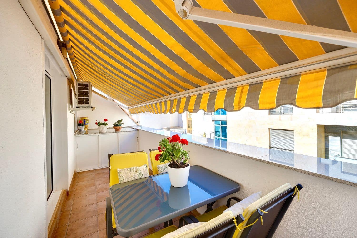 3 chambre Appartement à vendre à Torrevieja avec garage - 190 000 € (Ref: 9402884)