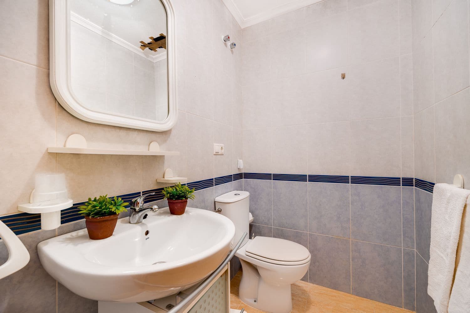 2 makuuhuone Huoneisto myytävänä paikassa Torrevieja mukana 
autotalli - 148 000 € (Ref: 9406223)